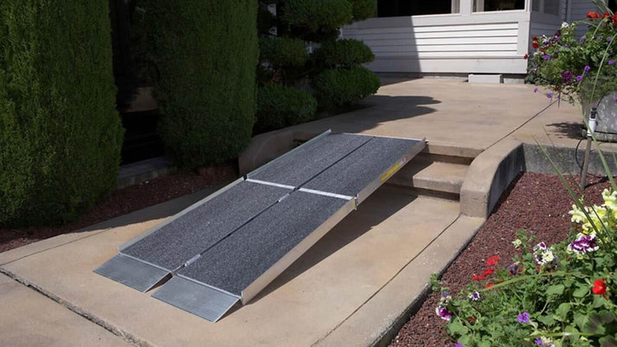 SUITCASE® TRIFOLD® AS Ramp: 8′- Rental, photo 5 of 7